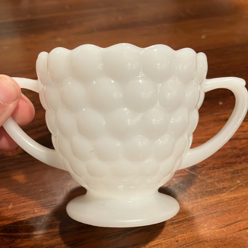 Vintage Milk glass cream & sugar set - Picture 2 of 10